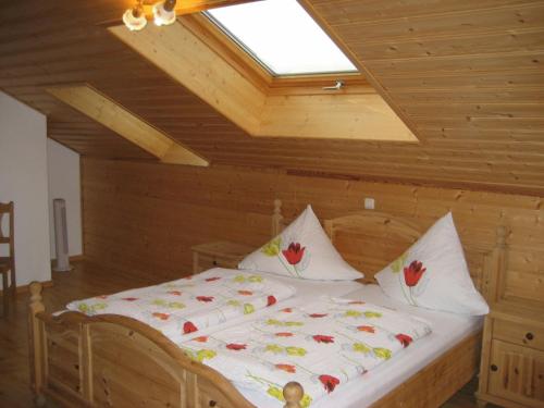 Ένα ή περισσότερα κρεβάτια σε δωμάτιο στο Hotel Brückenmühle
