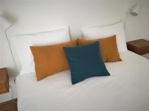Ένα ή περισσότερα κρεβάτια σε δωμάτιο στο Enjoy Lisbon Carcavelos