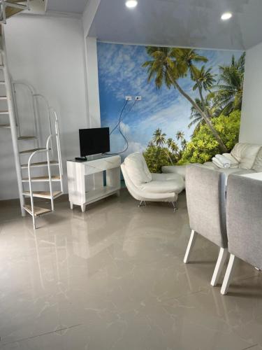 Μια τηλεόραση ή/και κέντρο ψυχαγωγίας στο Apartamentos Isla Tropical