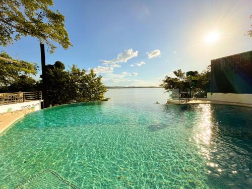 Kolam renang di atau dekat dengan G Boutique Hotel at San Andres Peten