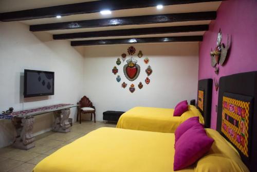 TV a/nebo společenská místnost v ubytování Posada de la Virgen