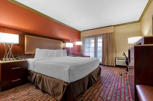 Best Western Plus Brookside Inn Image