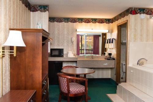 Gallery image of Ozarka Lodge Eureka Springs in Eureka Springs