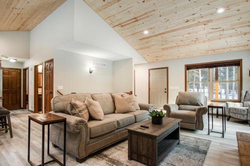 Zona de estar de Red Pine Cabin