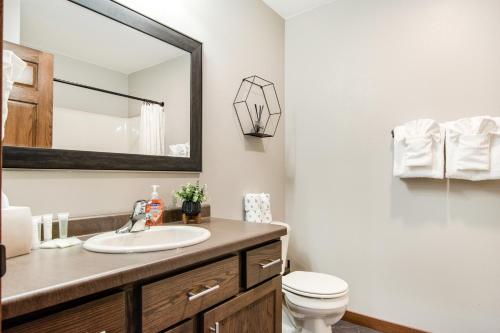 Un baño de Red Pine Cabin