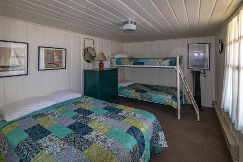 Rustic Lakefront Cabin – Photos 3