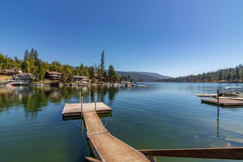 Rustic Lakefront Cabin – Photos 5