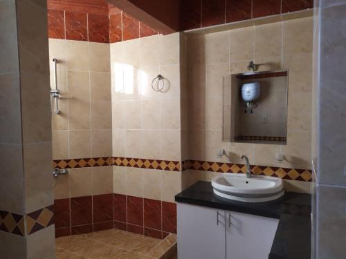 Hurghada 4 bed Villa tesisinde bir banyo
