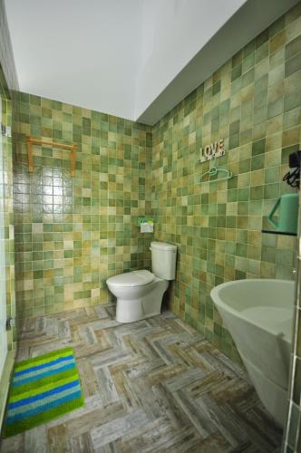 a bathroom with a toilet and a tub and a sink at Sea Daughter's Homestay in Huxi