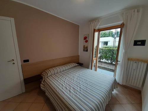 Säng eller sängar i ett rum på Marco Apartment - Holiday Apartment Luino
