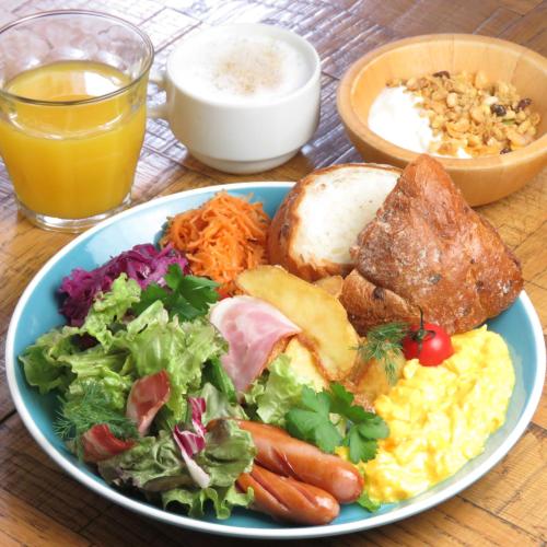 Jídlo v hotelu nebo okolí