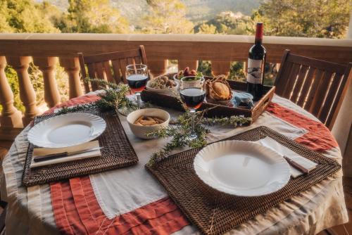 Un restaurante o sitio para comer en Can Marquesi