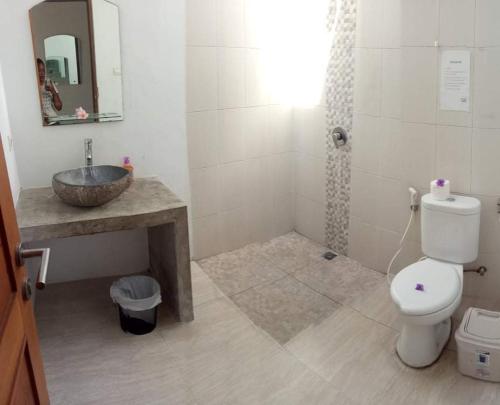 a bathroom with a sink and a toilet at Castaway Hostel in Canggu