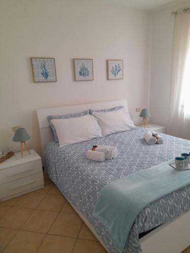 a bedroom with a bed with two stuffed animals on it at La dimora felice in Marmi