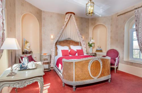 Château De Pray tesisinde bir odada yatak veya yataklar