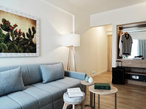 Posezení v ubytování NLH Mati Seafront - Neighborhood Lifestyle Hotels