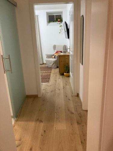 a hallway with a wooden floor in a room at Altes Bürgerhaus in Dürnstein