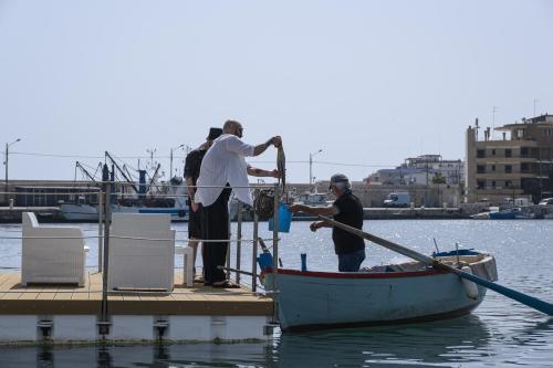 比谢列Houseboat Floatart Experience Bisceglie的相册照片