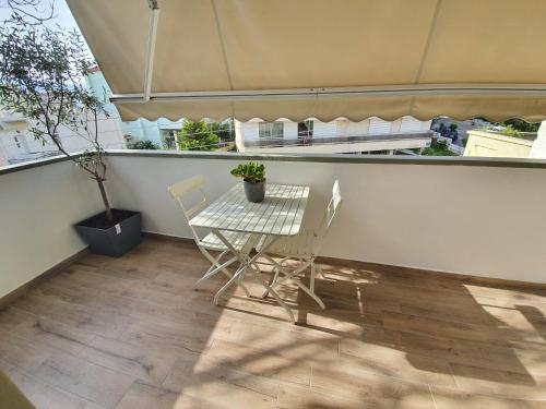 Balkoni atau teres di Tony's suite with parking