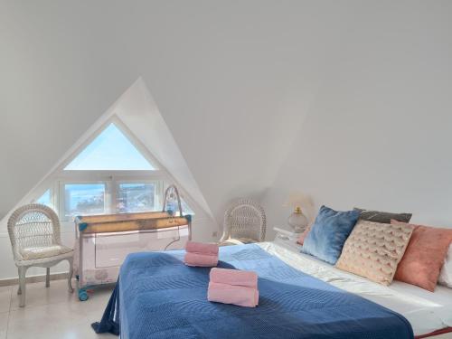 A bed or beds in a room at Duplex 506 Miraflores, fabulous terraces & views