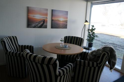 a dining room with chairs and a table and a table at Best Western Hotel Corallen in Oskarshamn