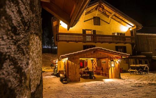 Foto dalla galleria di L'Atelier D' en Bas a La Tine