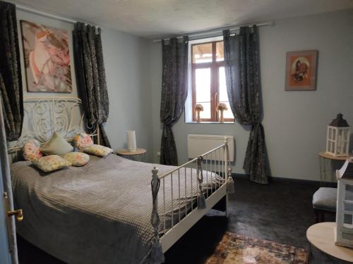 a bedroom with a bed and a window at Les quatre vents in Ars