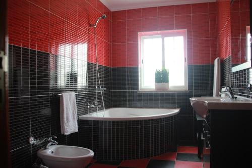 Ένα μπάνιο στο Casas da Cascata