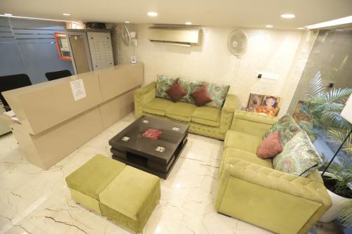 Hotel Picasso Prive Naraina Delhi - Couple Friendly Local IDs Acceptedにあるシーティングエリア