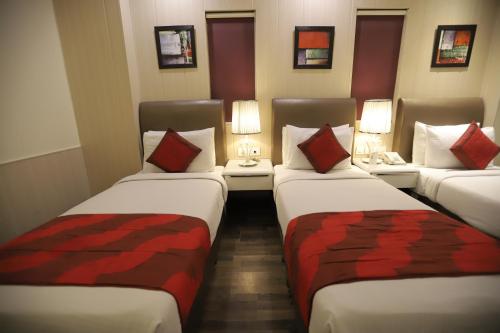 Hotel Picasso Prive Naraina Delhi - Couple Friendly Local IDs Acceptedにあるベッド