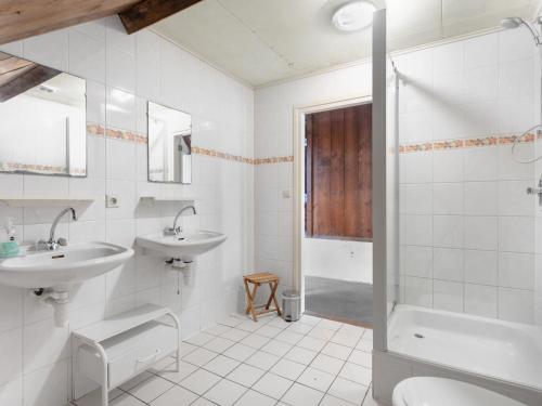 Holiday Home Groepswoning De Appelgaard by Interhomeにあるバスルーム