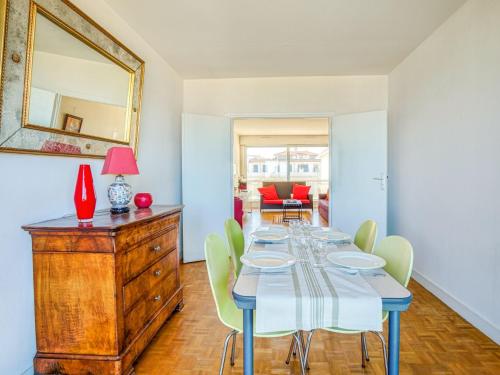 Apartment Les Tamaris by Interhome