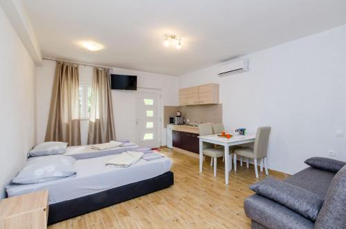 Ένα ή περισσότερα κρεβάτια σε δωμάτιο στο Apartments Dubrovnik Airport