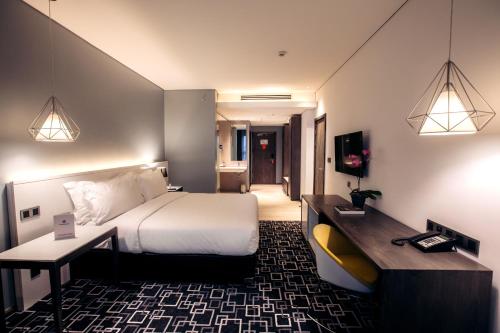 Postel nebo postele na pokoji v ubytování Trademark Hotel, a Member of Design Hotels