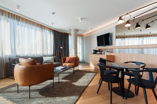 Holiday Inn Helsinki - Expo by IHGにあるテレビまたはエンターテインメントセンター