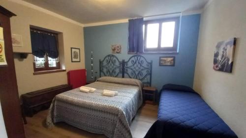 a bedroom with two beds and a window at Bed & Breakfast Barba Bertu in Frassino