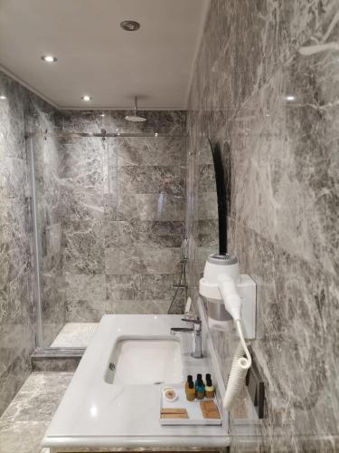 Ένα μπάνιο στο Golden Royal Hotel & SPA