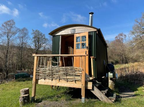 Gallery image of Cosy woodland off Grid Shepherds Hut - Rowan in Castle Douglas