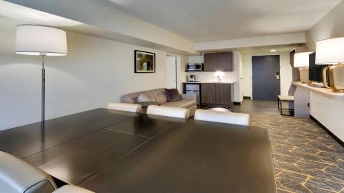 a living room with a large table in a hotel room at Holiday Inn Staunton Conference Center by IHG in Staunton
