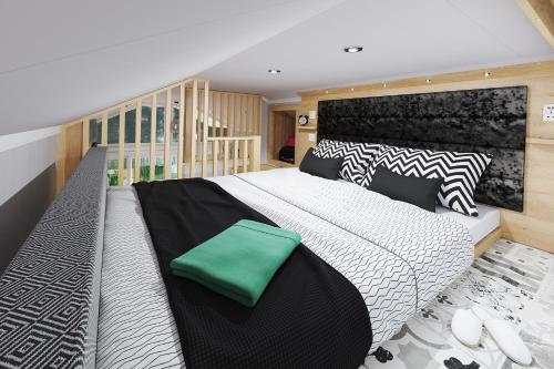 a bedroom with a large bed with a green pillow on it at The Willy Gunn Pod - Beautiful, luxury pod in Aberlour