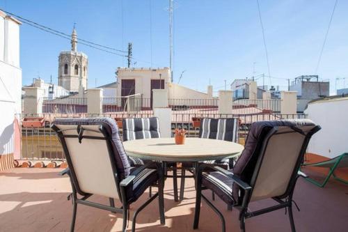 apartment in old city / 1th floor / terrace 4 th floor / plaza la reina