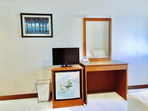 TV a/nebo společenská místnost v ubytování โรงแรมสุขวิไล Sukwilai Hotel
