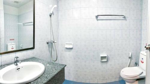 Koupelna v ubytování โรงแรมสุขวิไล Sukwilai Hotel