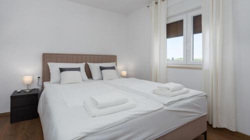 Posteľ alebo postele v izbe v ubytovaní Villa Alcove with breathtaking Sea View and Private Pool