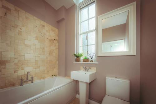 Koupelna v ubytování Kent House: contemporary flat close to seafront