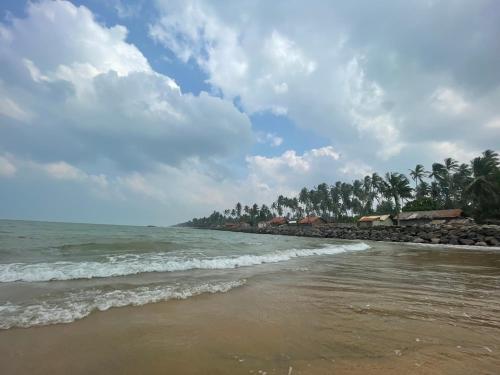 Gallery image of ISAMAR FRONT BEACH in Marawila