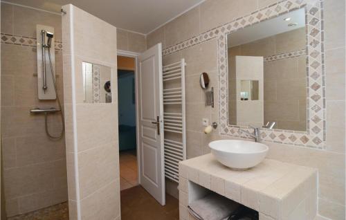 a bathroom with a sink and a mirror at 3 Bedroom Stunning Home In Villen,-ls-maguelone in Villeneuve-lès-Maguelonne
