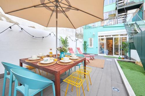 Charming 3BR APT w/ patio, by TimeCooler