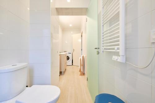 Koupelna v ubytování Charming 3BR APT w/ patio, by TimeCooler