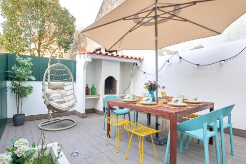 Charming 3BR APT w/ patio, by TimeCooler